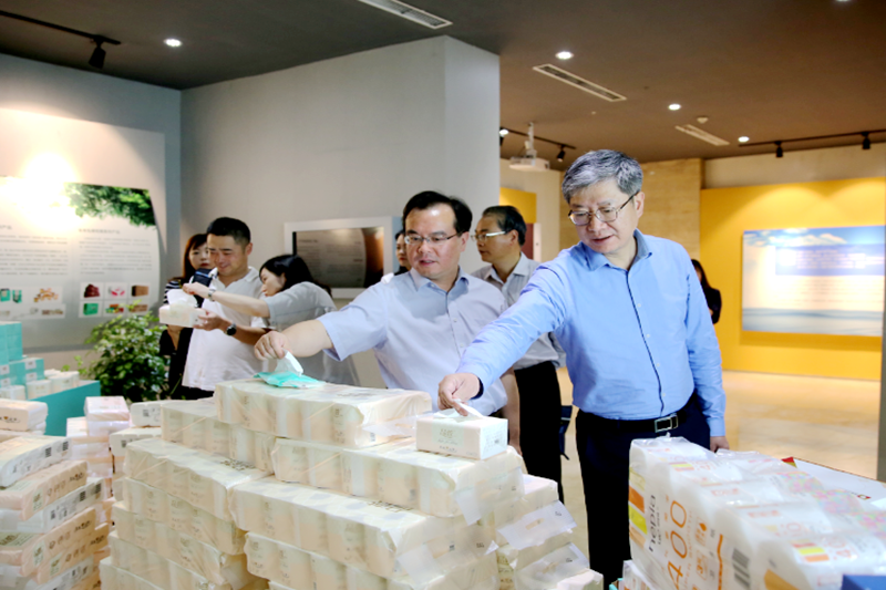 2019年 5月22日，時任浙江省社會組織綜合黨委專職副書記、省民政廳社會組織管理局局長蔡國華蒞臨景興紙業(yè)調(diào)研企業(yè)發(fā)展情況和黨建工作
