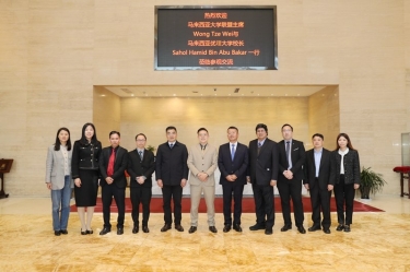 馬來西亞大學(xué)聯(lián)盟主席拿督斯里黃炫碩一行蒞臨景興紙業(yè)參觀交流，共建“一帶一路”人才培養(yǎng)培訓(xùn)基地