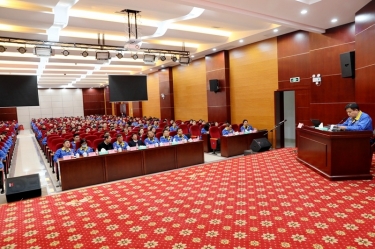 ? 學(xué)習(xí)榜樣，凝聚力量！景興紙業(yè)召開陳良杰同志先進事跡報告會