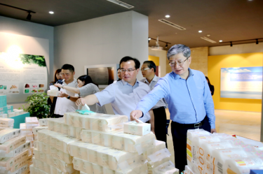 2019年 5月22日，時任浙江省社會組織綜合黨委專職副書記、省民政廳社會組織管理局局長蔡國華蒞臨景興紙業(yè)調(diào)研企業(yè)發(fā)展情況和黨建工作